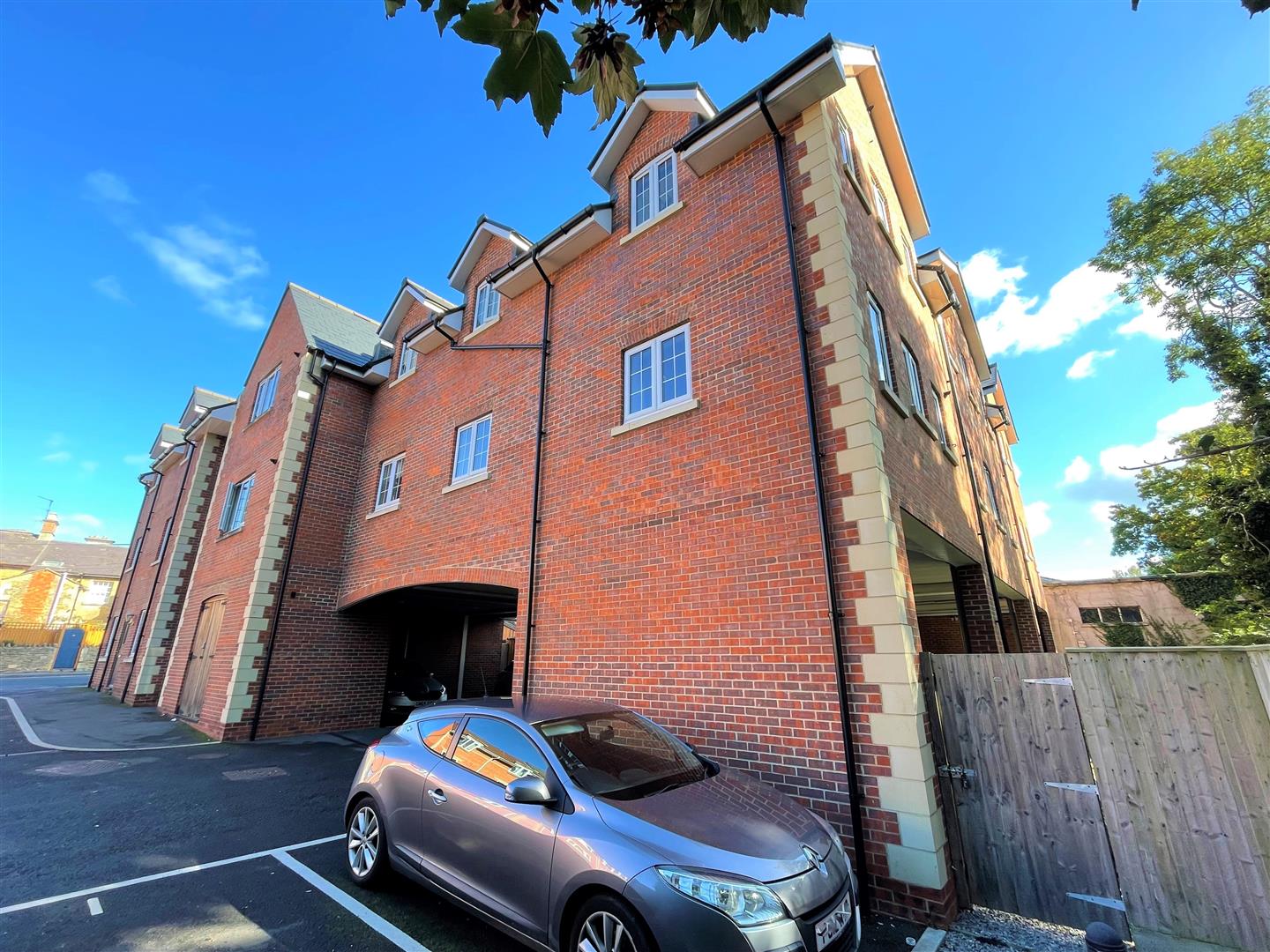 West End Close, 